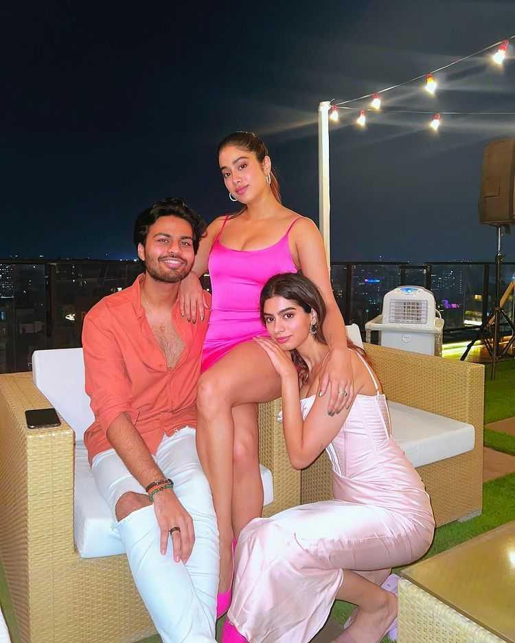 Khushi Kapoor dan sahabat (instagram.com/janhvikapoor)