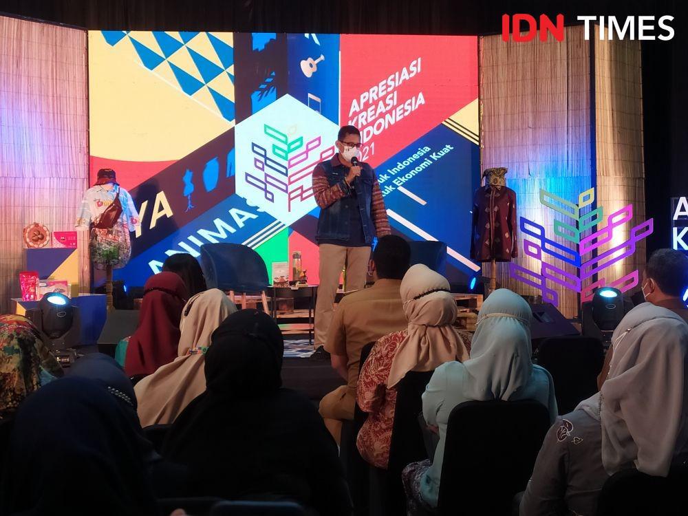 Gunakan Jaket Ulos di AKI 2021, Sandiaga: Kekinian dan Nyaman Banget