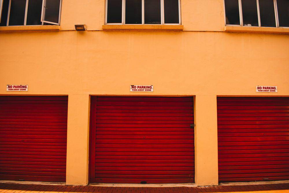 ilustrasi desain pintu garasi (unsplash.com/@lt_ngema04)