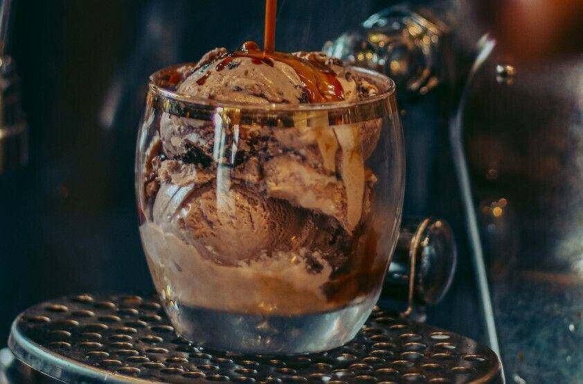 ilustrasi bulletproof coffee ice cream (unsplash.com/mehdi pezhvak)