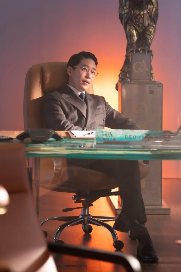 Uhm Ki Joon di KDrama Penthouse 3 (dok. SBS/Penthouse3)