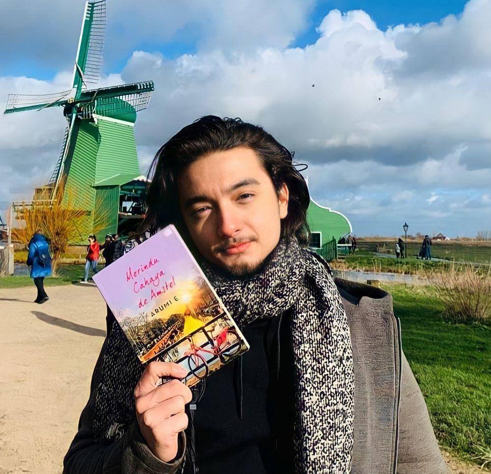 potret Bryan Domani (instagram.com/merinducahayadeamstel)