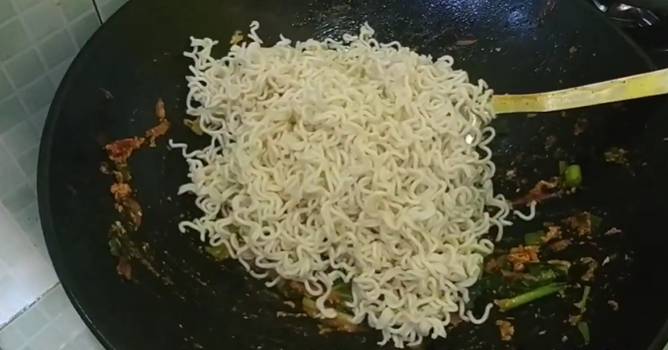 Ilustrasi memasak mi goreng (youtube.com/elsafajrianti)