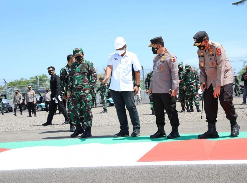 Kapolri Jenderal Listyo Sigit Prabowo meninjau langsung Sirkuit Mandalika, Lombok, Nusa Tenggara Barat (NTB) pada Minggu, 7 November 2021. (dok. Humas Polri)