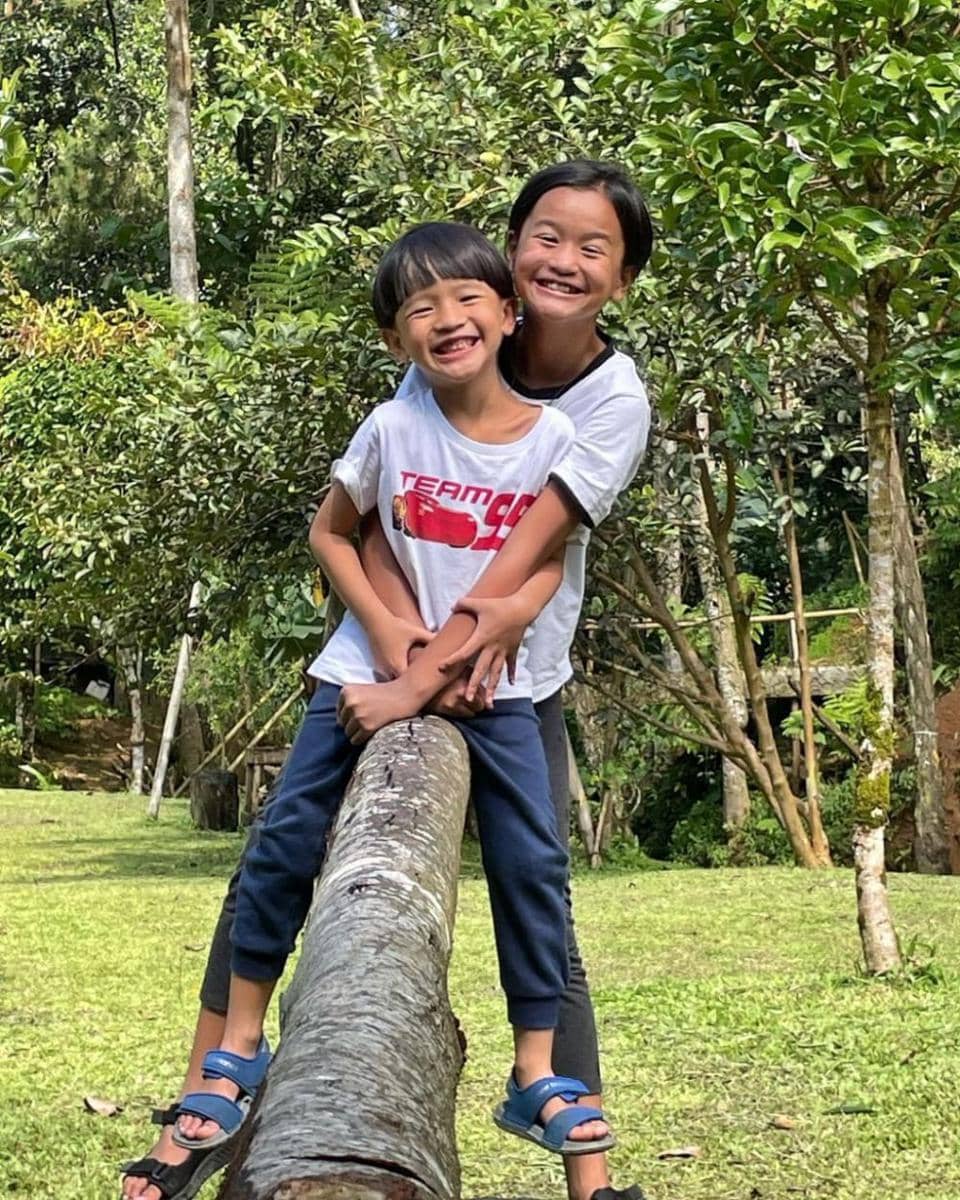 potret Sky Tierra Solana dan Snow Auror Arashi (instagram.com/ernestprakasa)