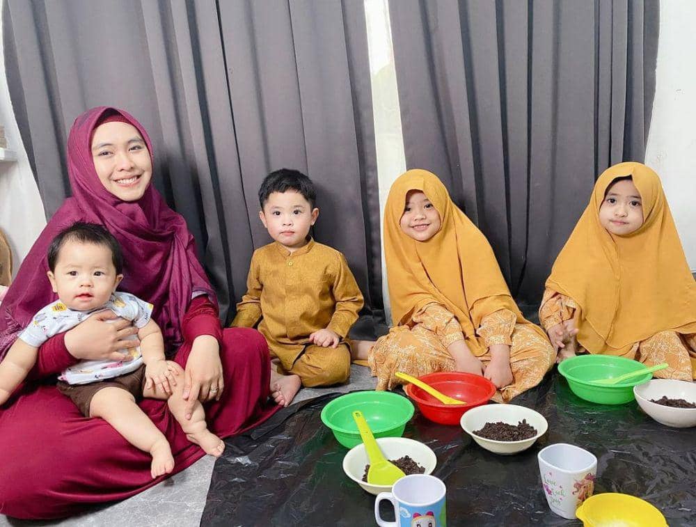 potret Oki Setiana Dewi dan buah hati (instagram.com/okisetianadewi)