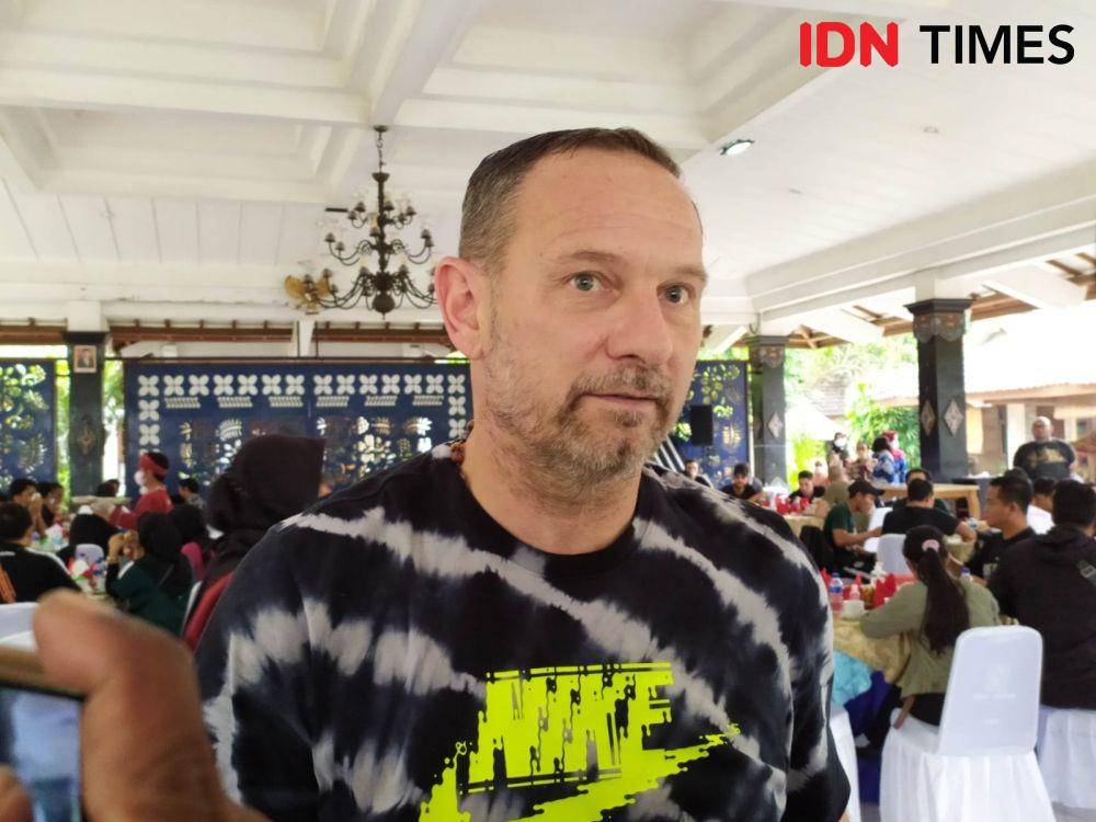 Pelatih Dejan Antonic saat kepulangan PSS Sleman. (IDN Times/Siti Umaiyah)