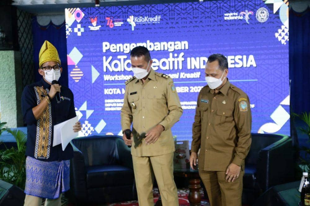 Menparekraf Sandiaga Uno saat kunjungan kerja ke Medan, Senin (8/11/2021). (Fit hartoyo/IDN Times)