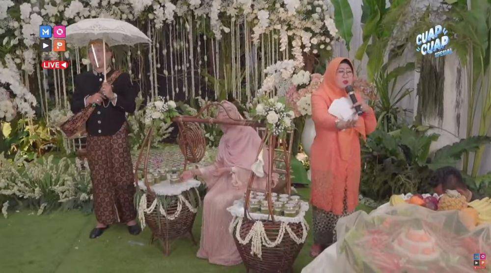 momen siraman Ria Ricis (YouTube.com/MOP Channel)