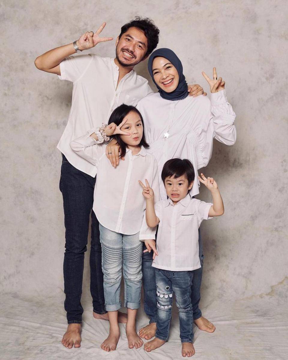 OOTD ala Keluarga Omesh dan Dian Ayu. (instagram.com/dianayulestari/)