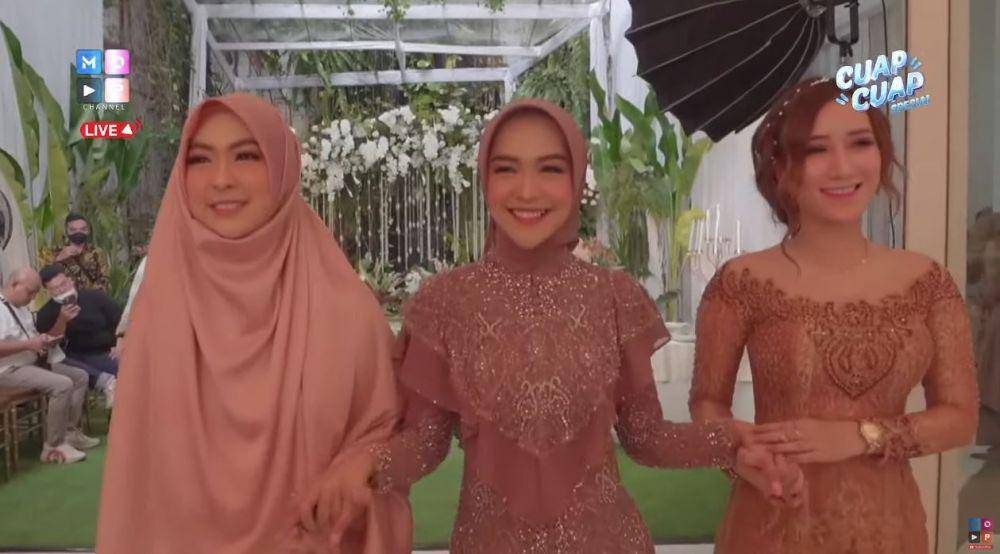 momen siraman Ria Ricis (YouTube.com/MOP Channel)