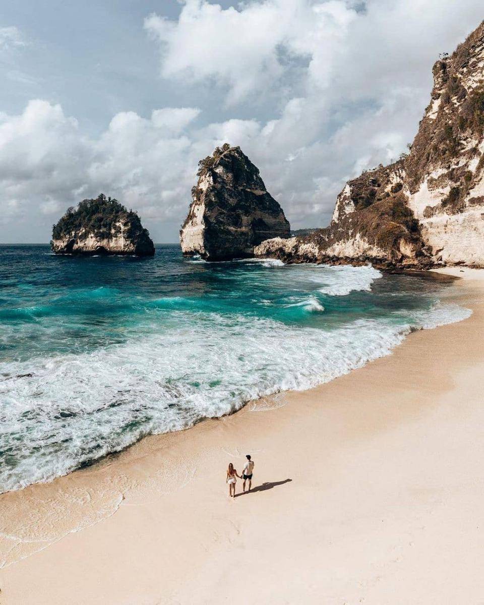 Ilustrasi Pantai Berlian, Nusa Penida (instagram.com/jhonb)