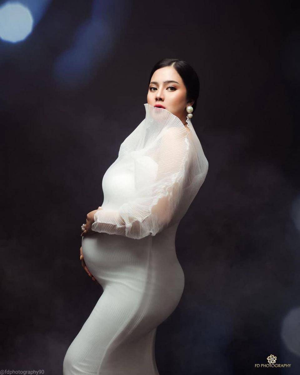 maternity Felicya Angelista (instagram.com/fdphotography90)