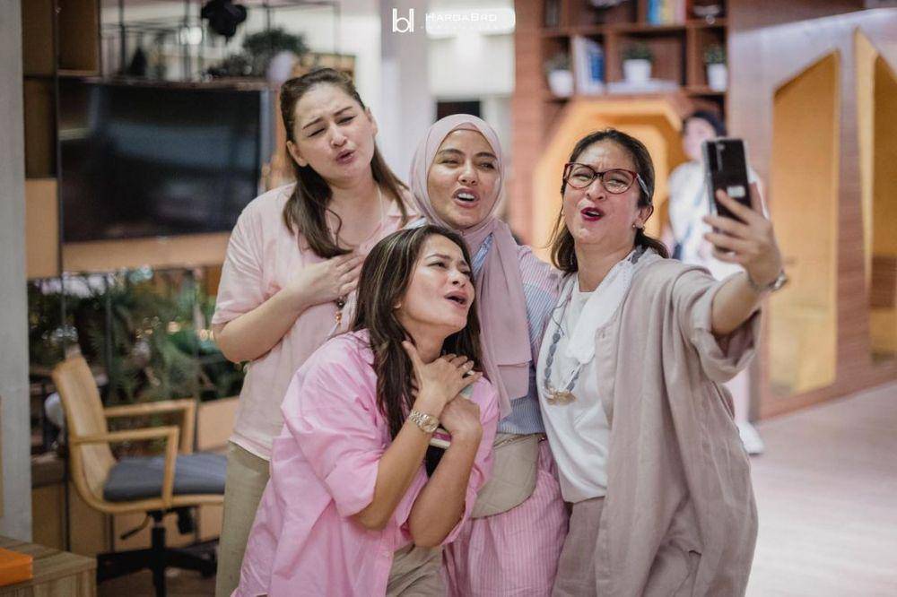 momen keseruan baby shower Nola B3 (instagram.com/riafinola)