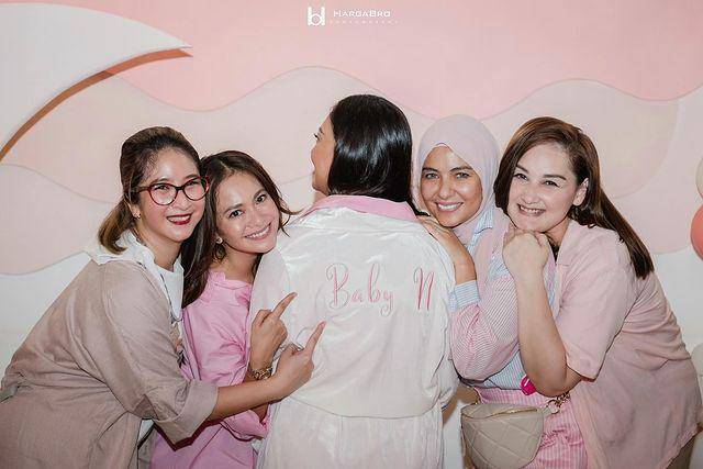 momen keseruan baby shower Nola B3 (instagram.com/riafinola)
