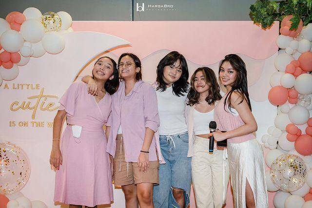 momen keseruan baby shower Nola B3 (instagram.com/riafinola)