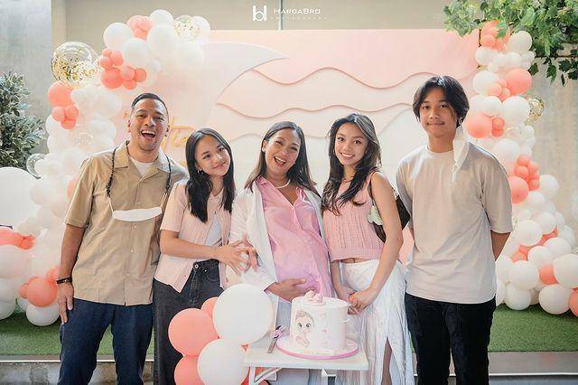 momen keseruan baby shower Nola B3 (instagram.com/riafinola)
