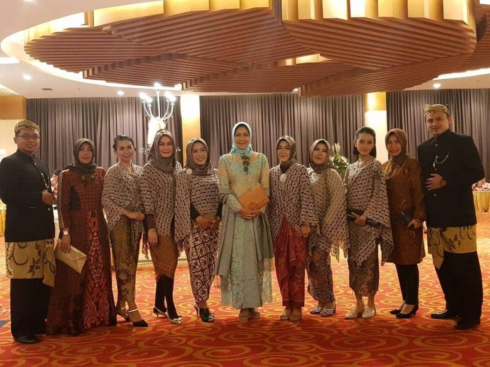 Kebaya dan Etnik Dewanti Rumpoko (instagram.com/dewanti_rumpoko)