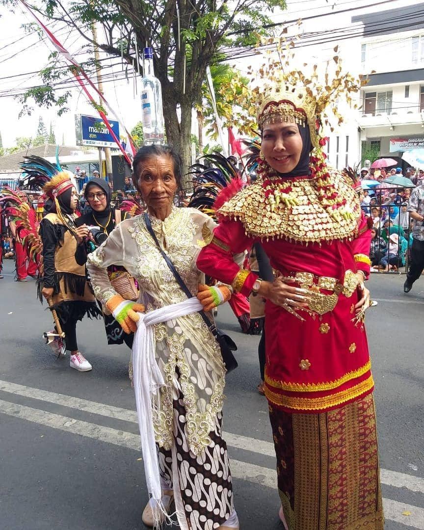 Kebaya dan Etnik Dewanti Rumpoko (instagram.com/dewanti_rumpoko)