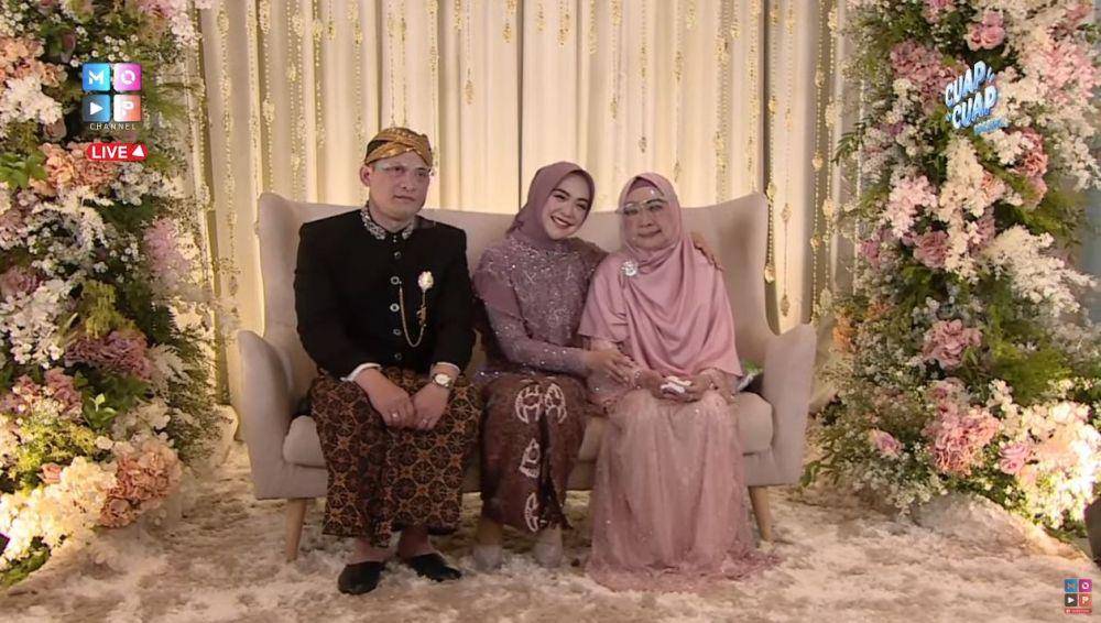 momen siraman Ria Ricis (YouTube.com/MOP Channel)