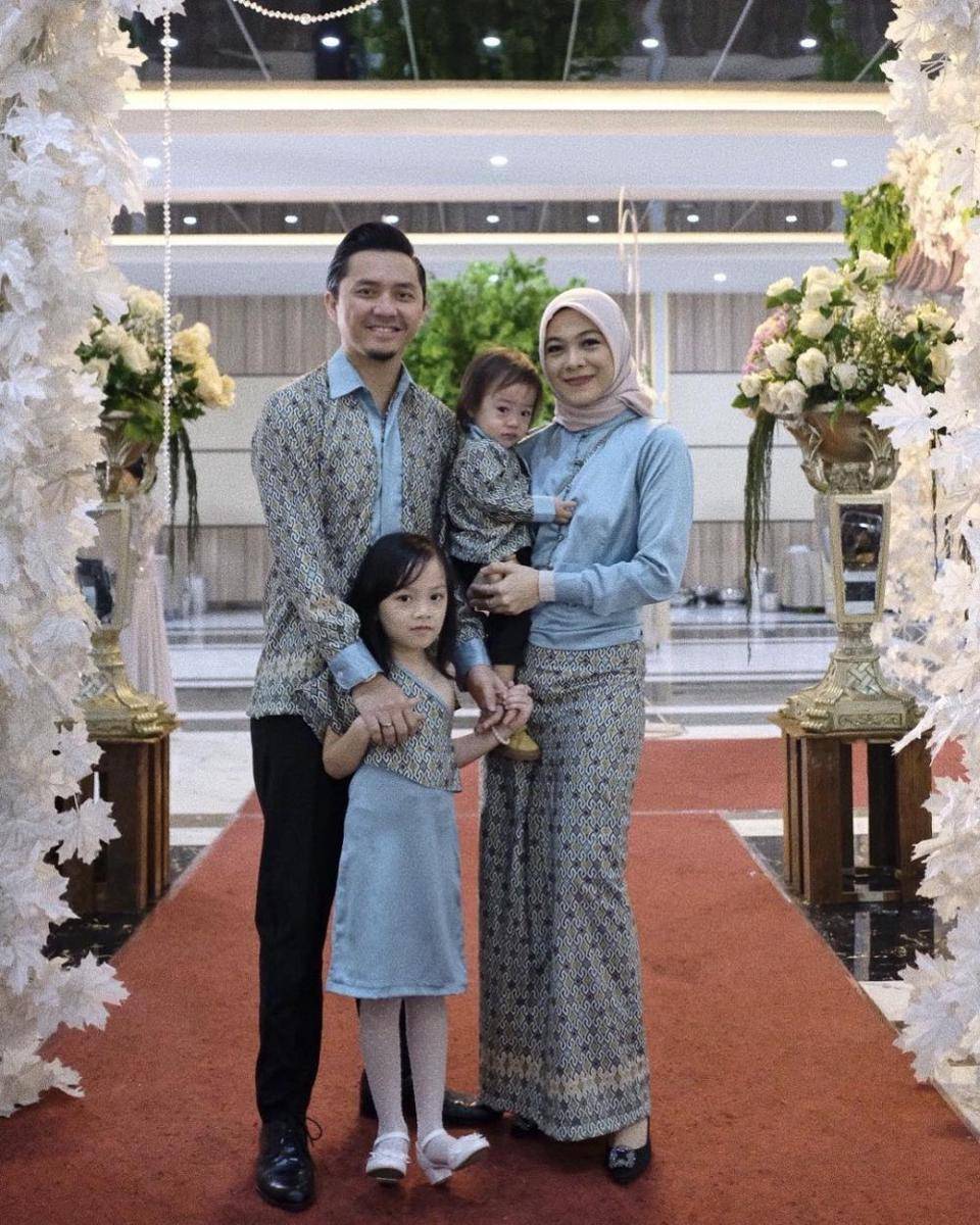 OOTD ala Keluarga Omesh dan Dian Ayu. (instagram.com/dianayulestari/)