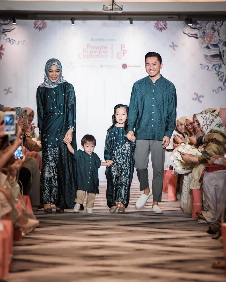 OOTD ala Keluarga Omesh dan Dian Ayu. (instagram.com/dianayulestari/)