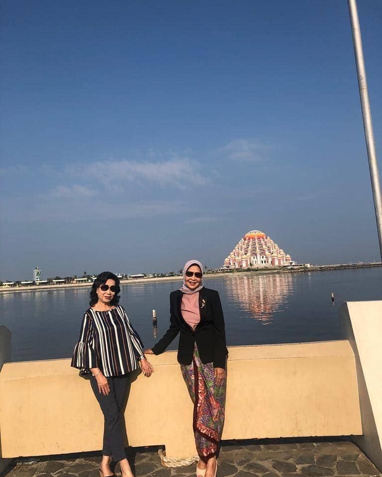 Kebaya dan Batik Dewanti Rumpoko (instagram.com/dewanti_rumpoko)