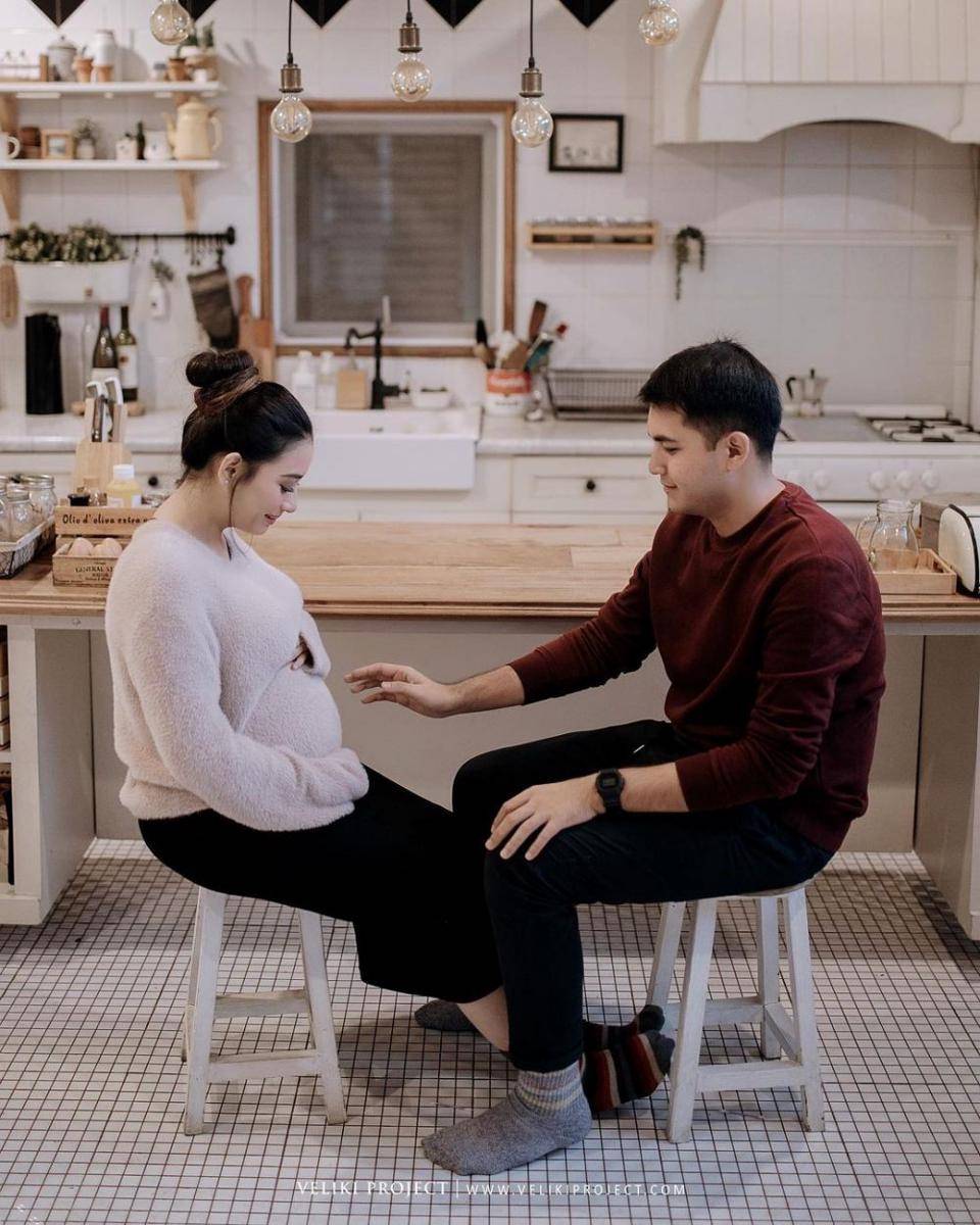 Maternity Photoshoot. (instagram.com/rizkyalatas)