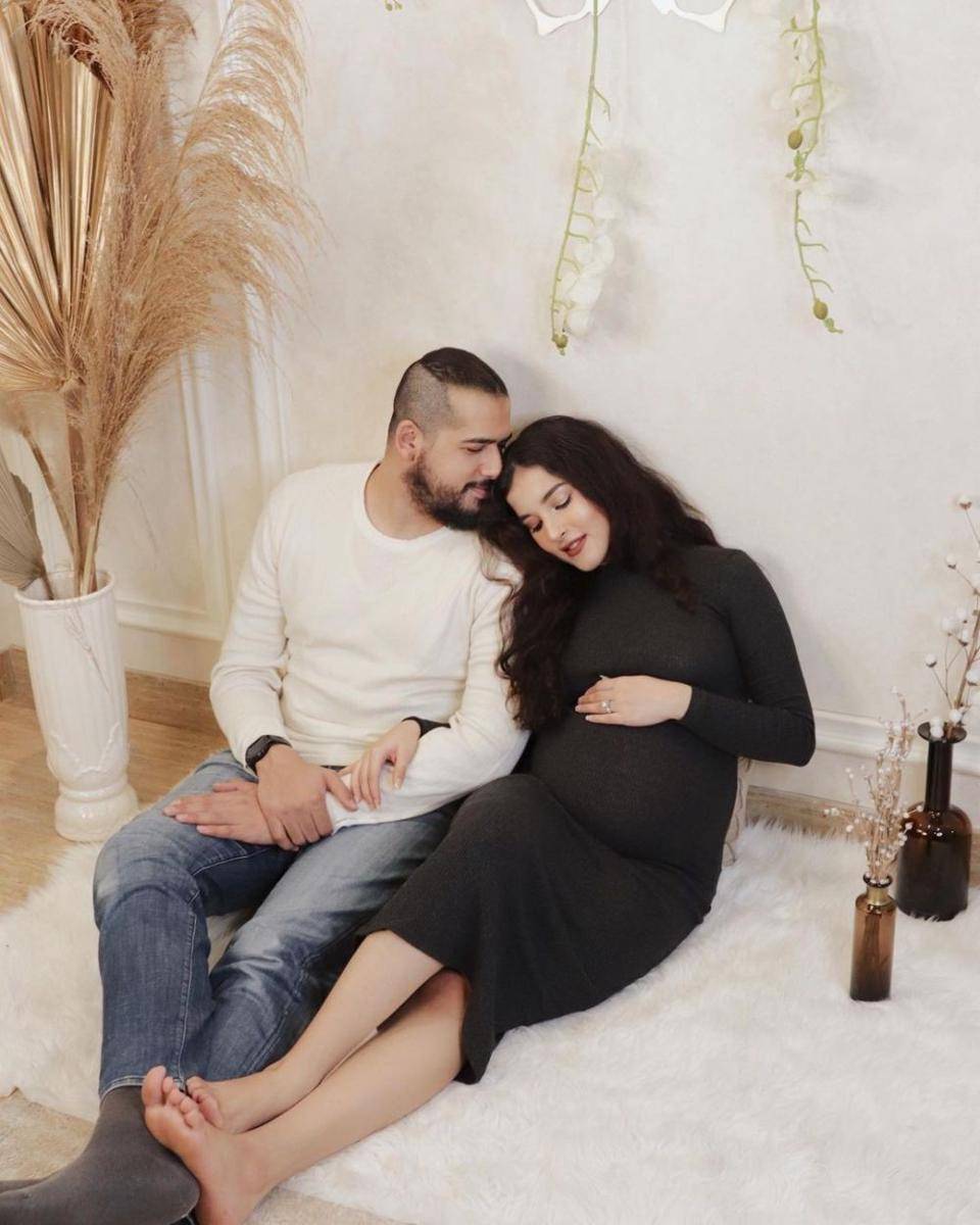 Maternity Photoshoot. (instagram.com/tasyafarasya)