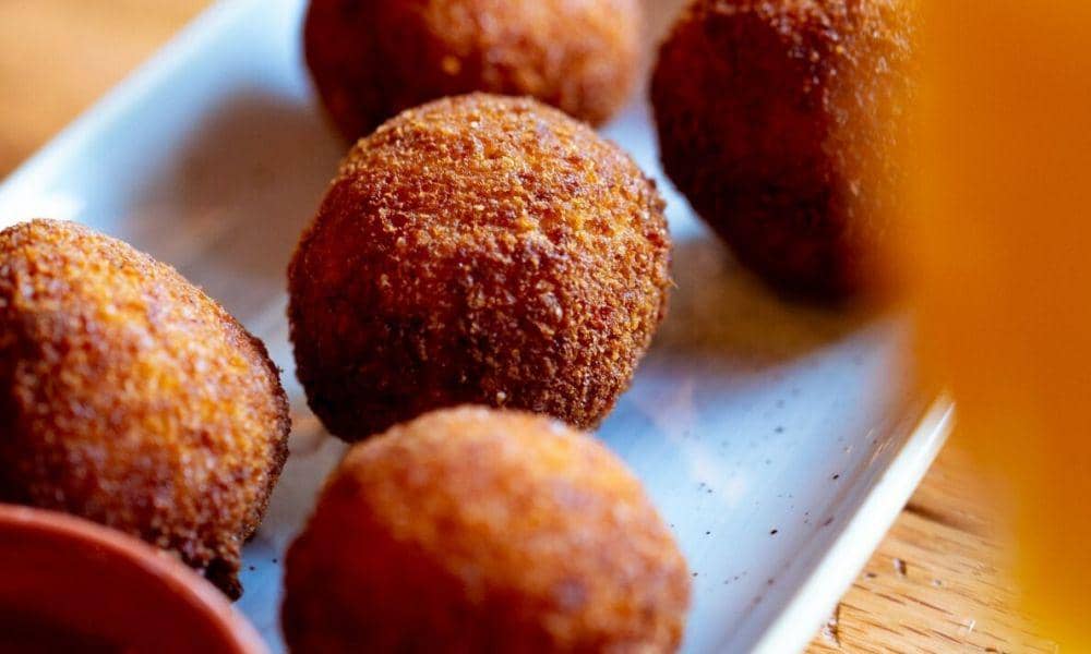 ilustrasi bayam arancini (unsplash.com/Clark Douglas)