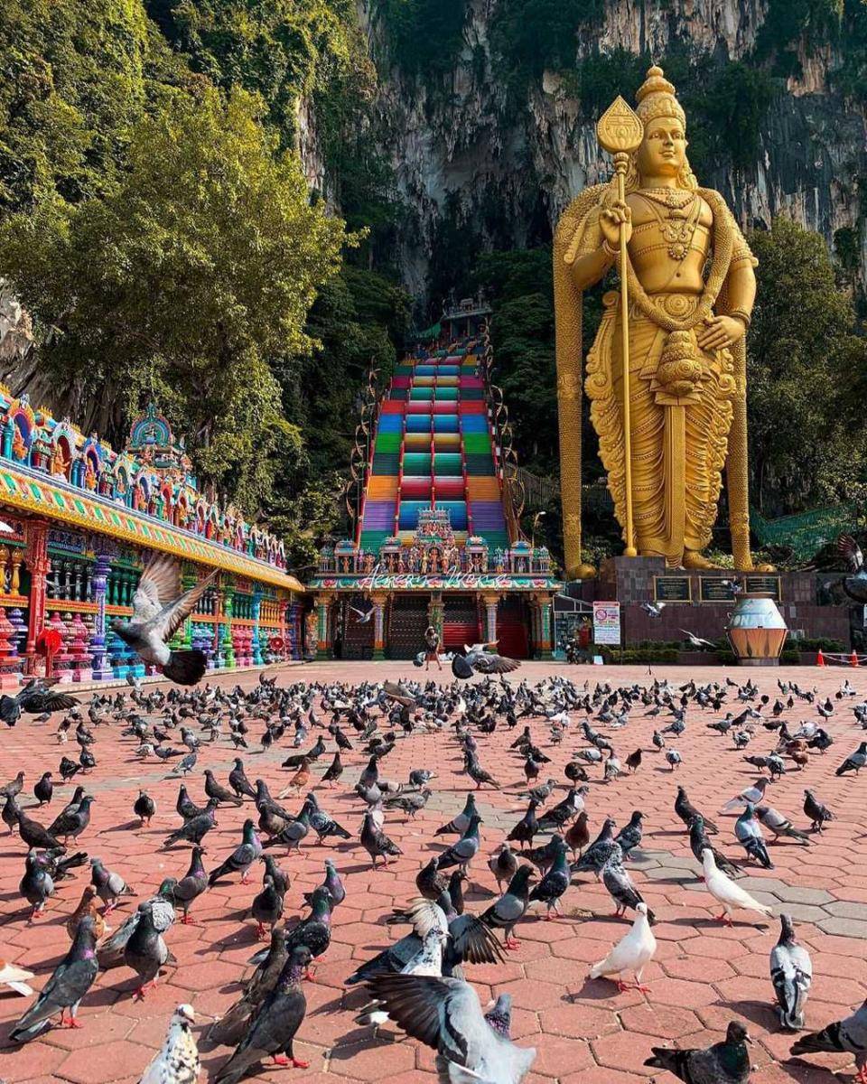 Batu Caves (instagram.com/aereonwong)