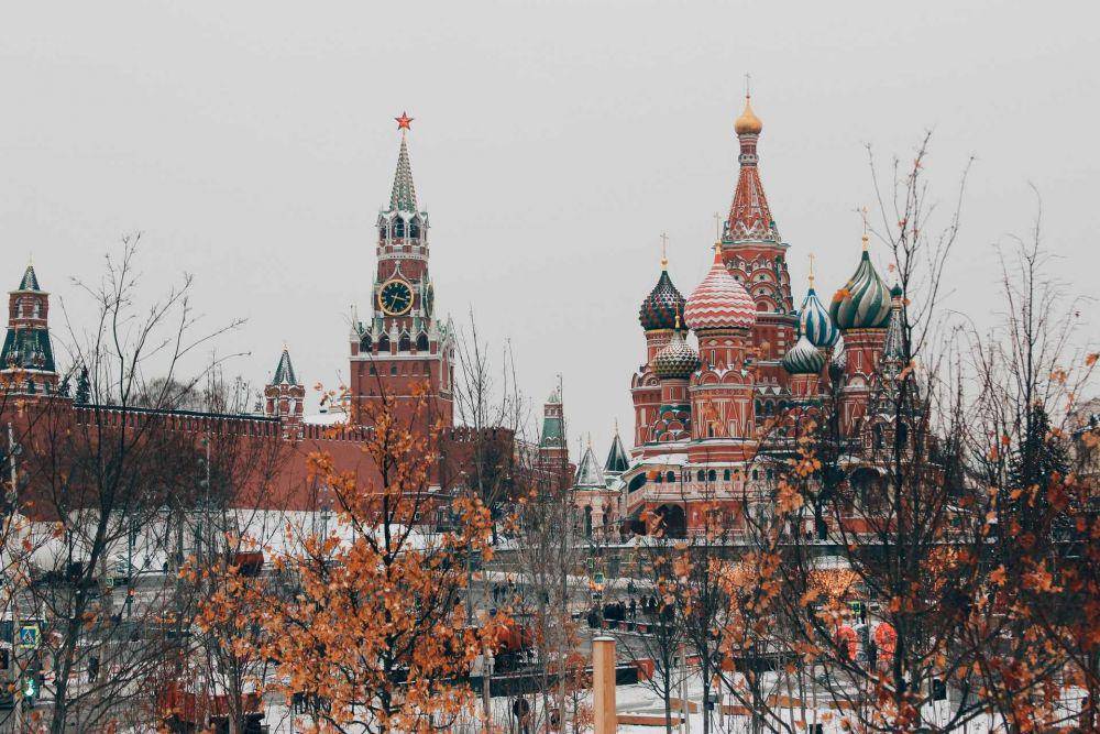 Red Square (unsplash.com/Michael Parulava)