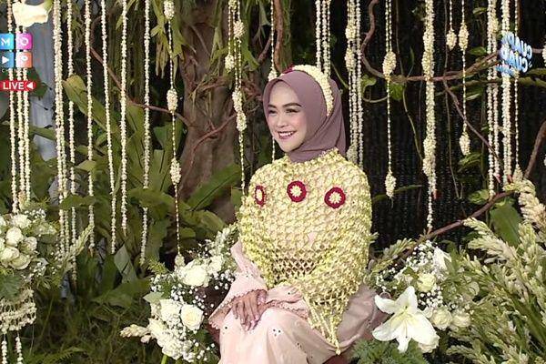 momen siraman Ria Ricis (YouTube.com/MOP Channel)