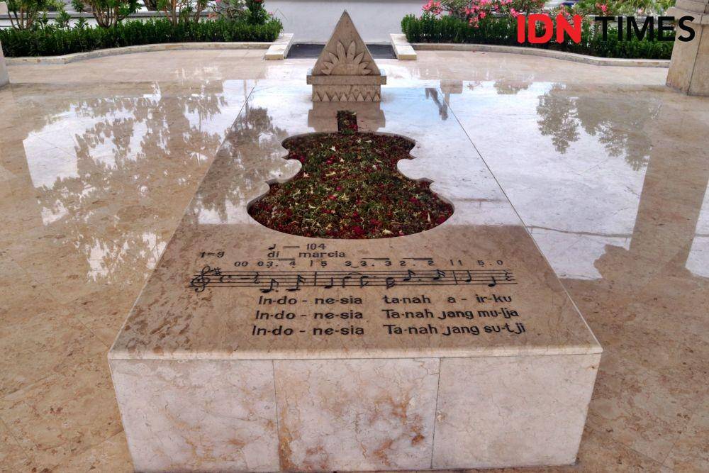 Makam W.R. Soepratman yang terletak di jl. Kenjeran, Surabaya (IDN Times/Abraham Herdyanto)
