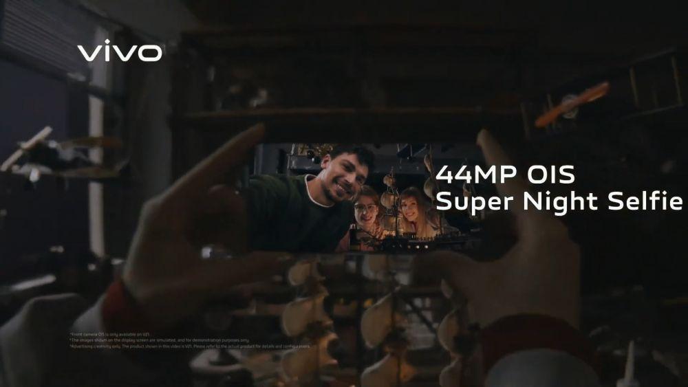 vivo V21 selfie camera (youtube.com/Tech ARP)