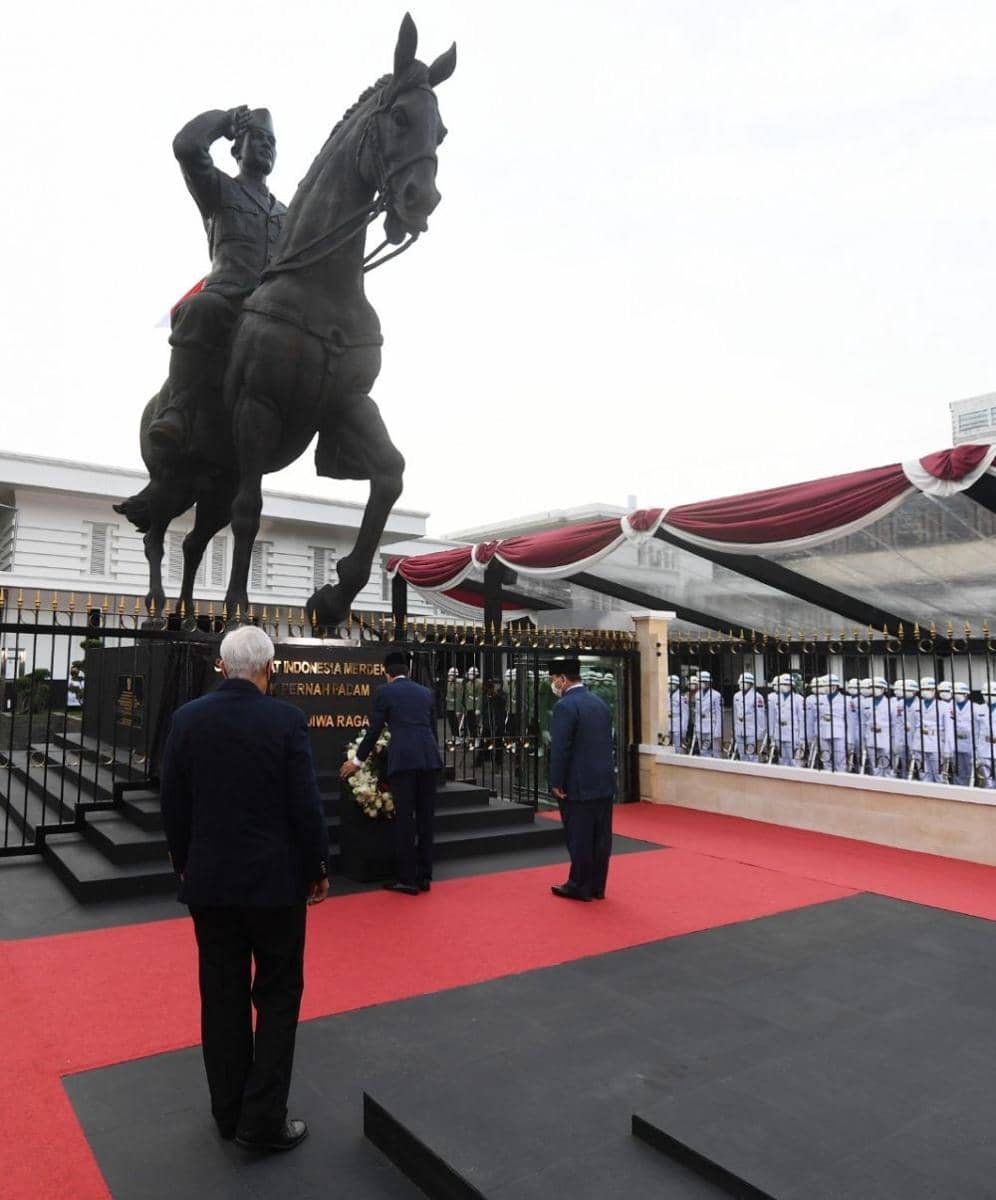 Presiden Jokowi resmikan Tugu Api Semangat Indonesia Merdeka Tidak Pernah Padam di Lapangan Bela Negara, Kemenhan (dok. Biro Pers Kepresidenan)