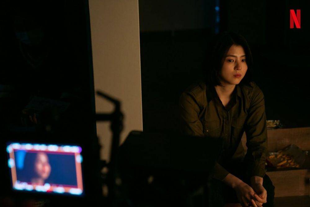 Han So Hee di balik layar My Name. (instagram.com/netflixkr)