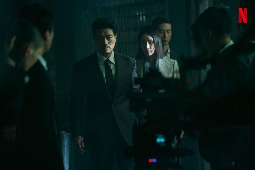 Park Hee Soon di balik layar My Name. (instagram.com/netflixkr)