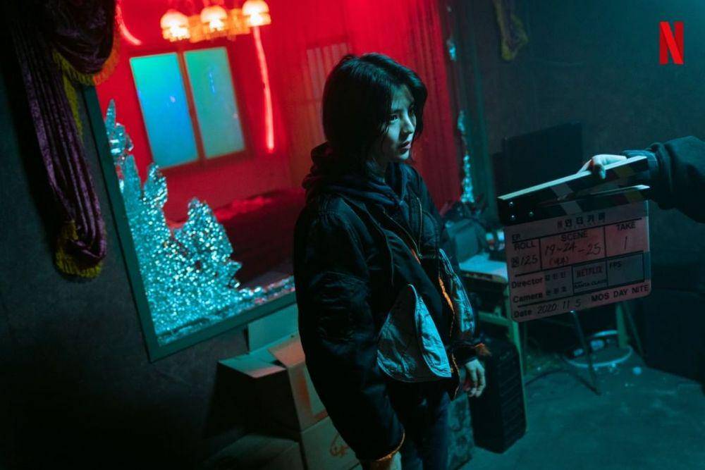 Han So Hee di balik layar My Name. (instagram.com/netflixkr)