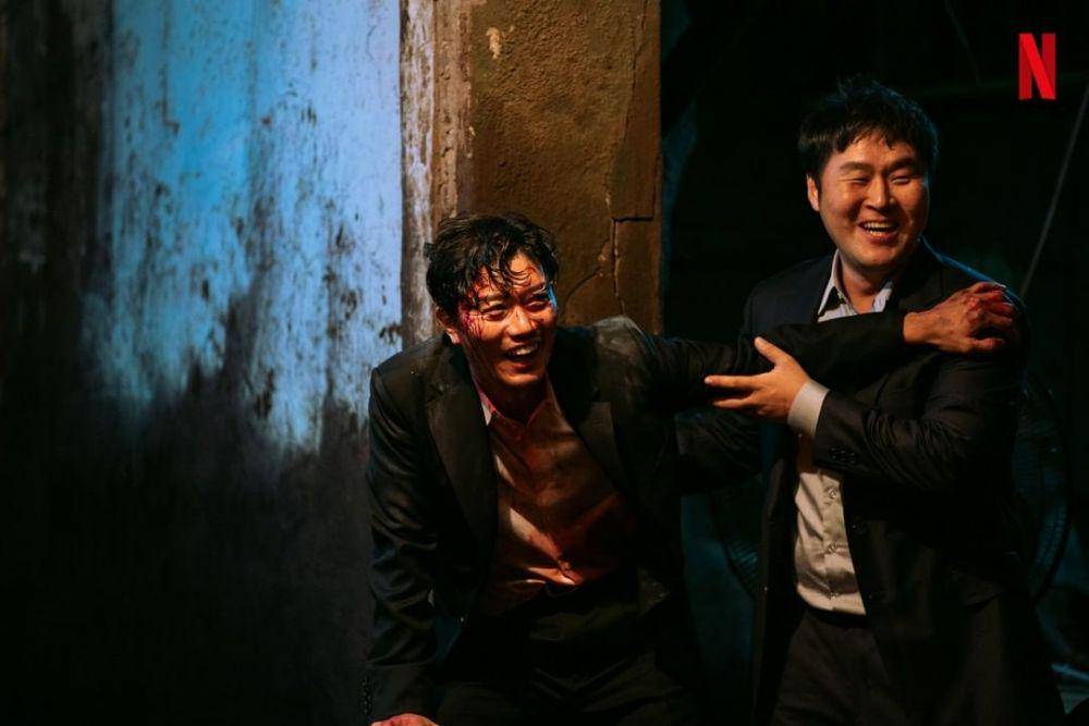 Park Hee Soon dan Yoon Kyung Ho di balik layar My Name. (instagram.com/netflixkr)
