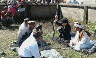 Upacara adat ngayu-ayu tirta di Lombok (lombokatraktif)