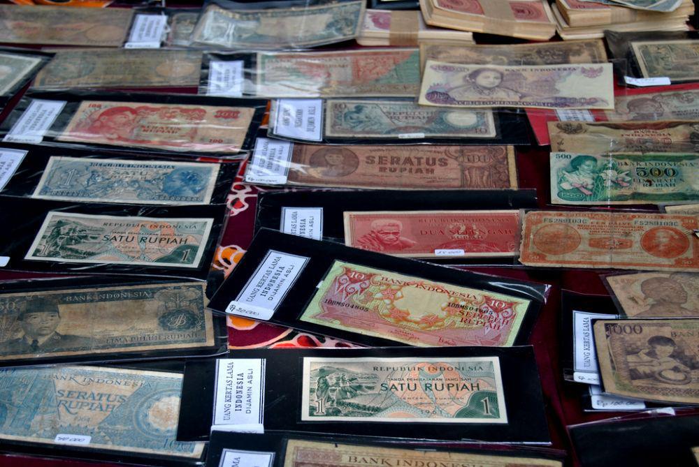 potret kumpula uang kertas rupiah emisi lama (commons.wikimedia.org/Midori)