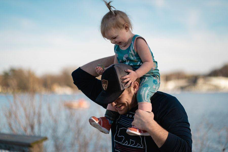 ilustrasi ayah (pexels.com/@josh-willink-11499)