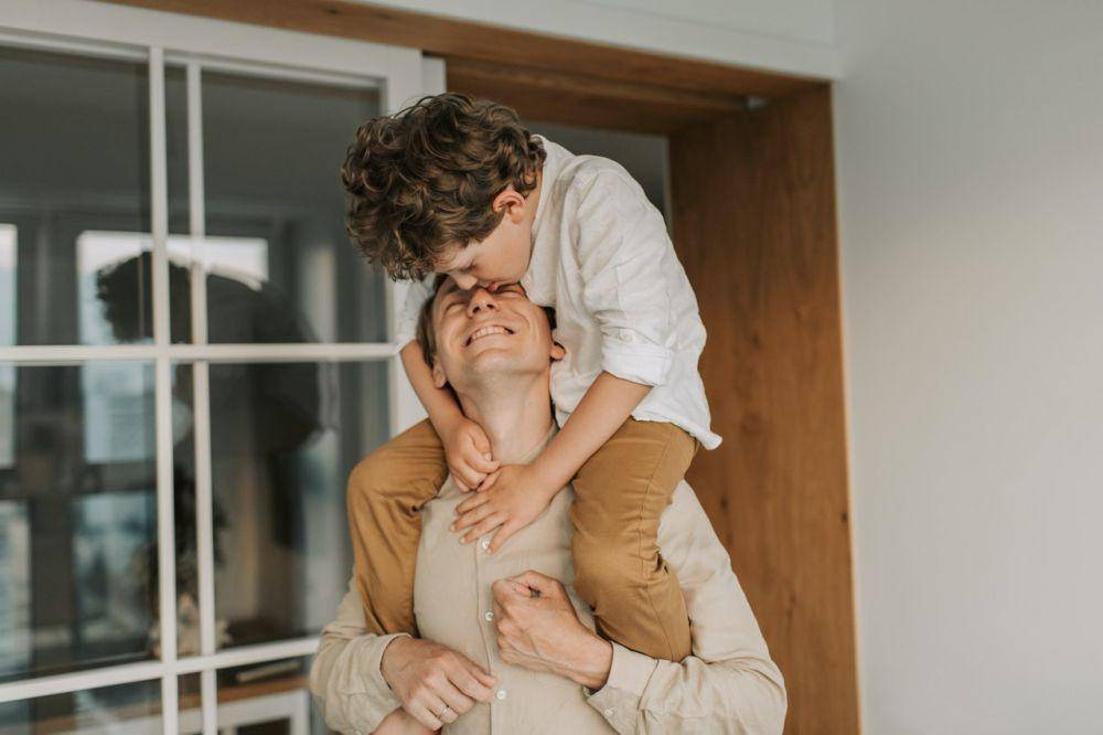 ilustrasi ayah dan anak (pexels.com/Vlada Karpovich)