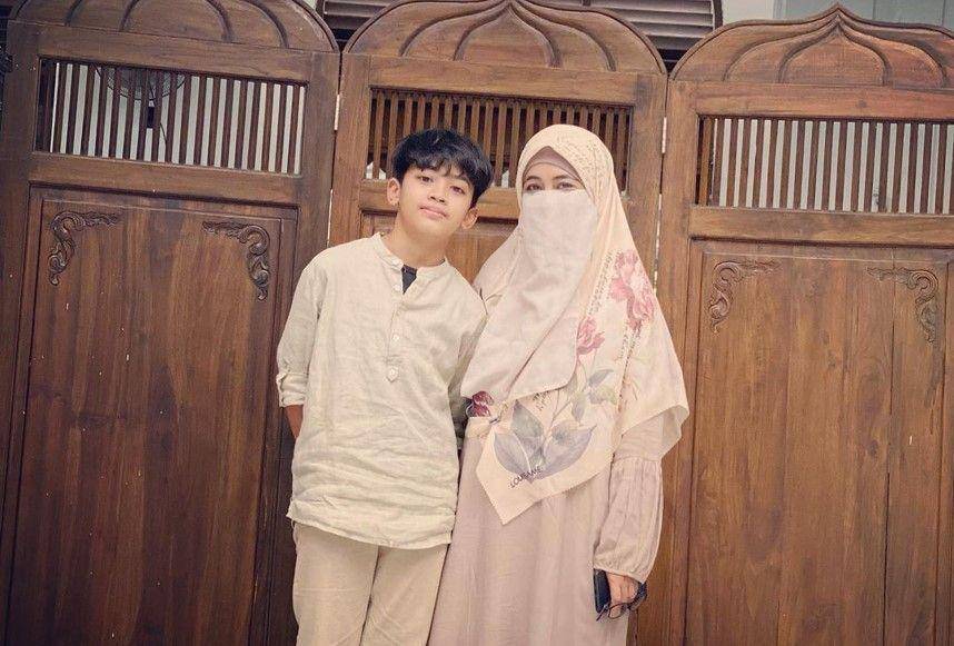 potret Pipik Dian Irawati dan buah hati (instagram.com/_ummi_pipik_)