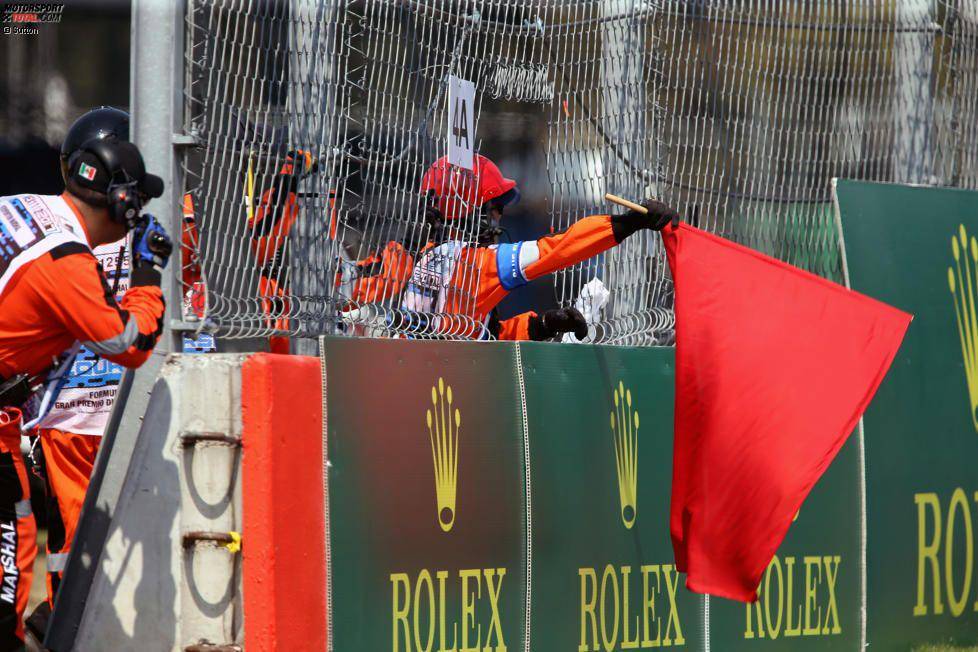 ilustrasi red flag (letstalkmotorsport.com)