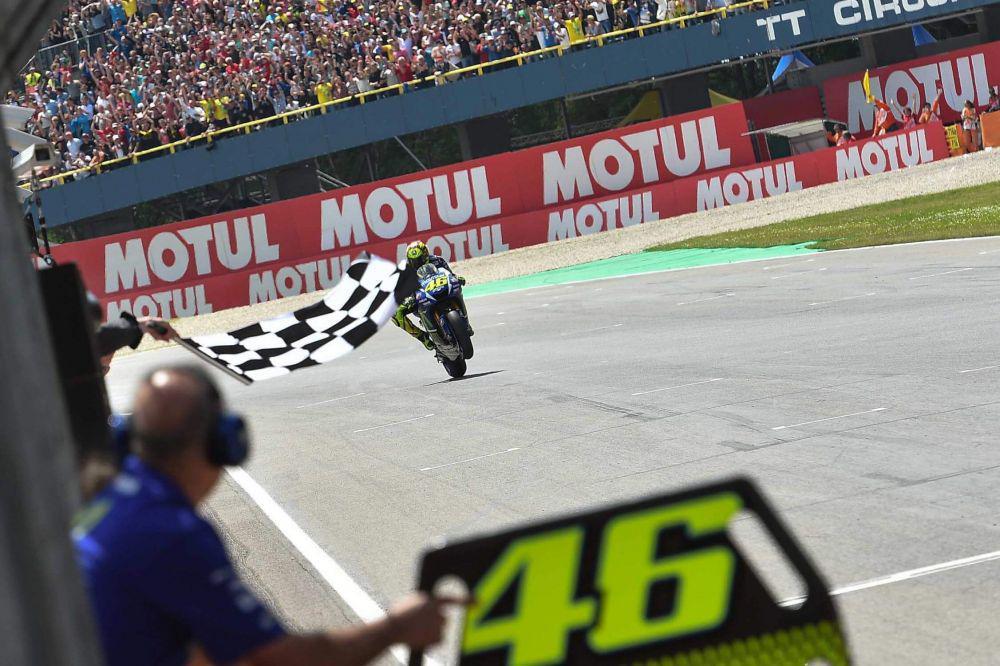 11 Arti Bendera di Balap MotoGP, Termasuk Chequered Flag