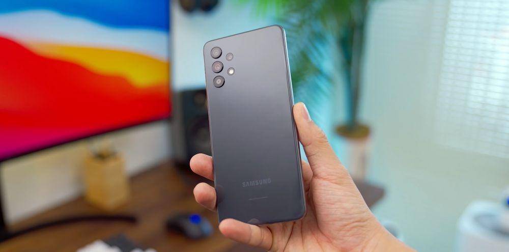 Samsung A32 (youtube.com/GadgetIn)