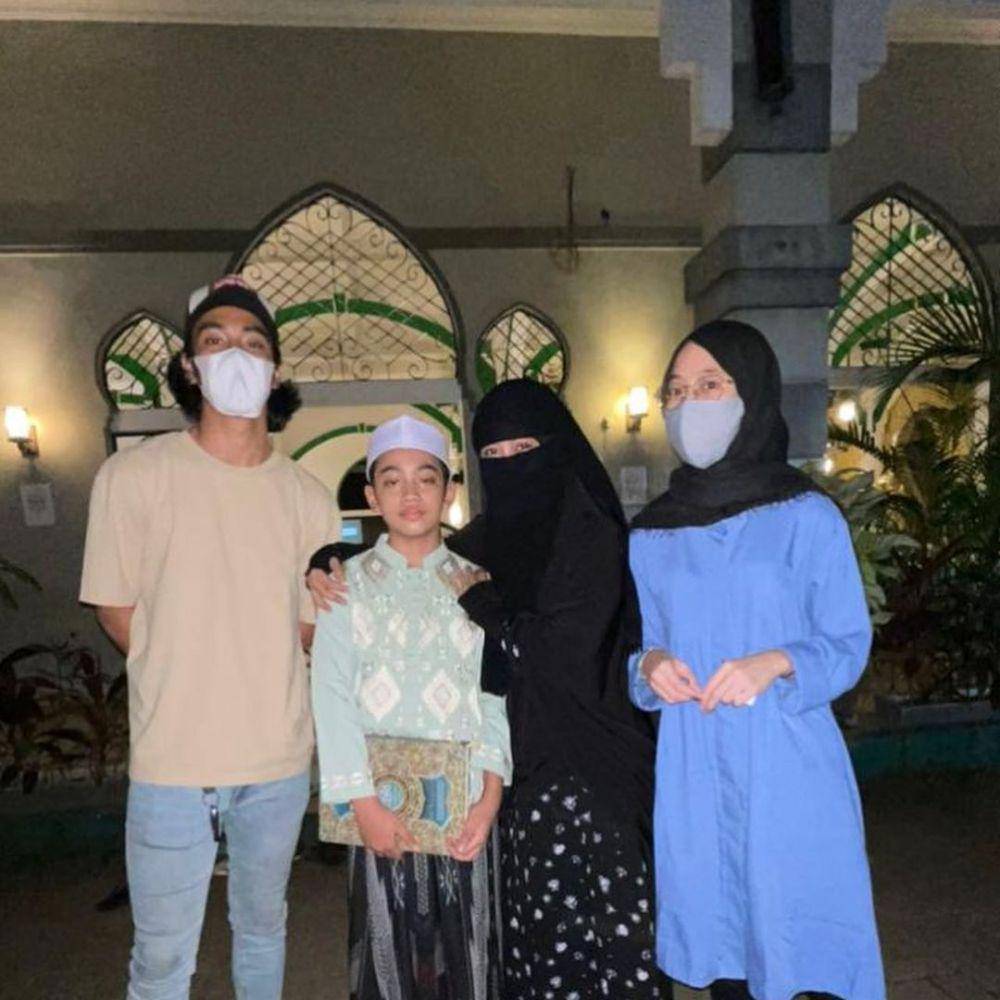 Pipik Dian Irawati dan buah hati (instagram.com/_ummi_pipik_)