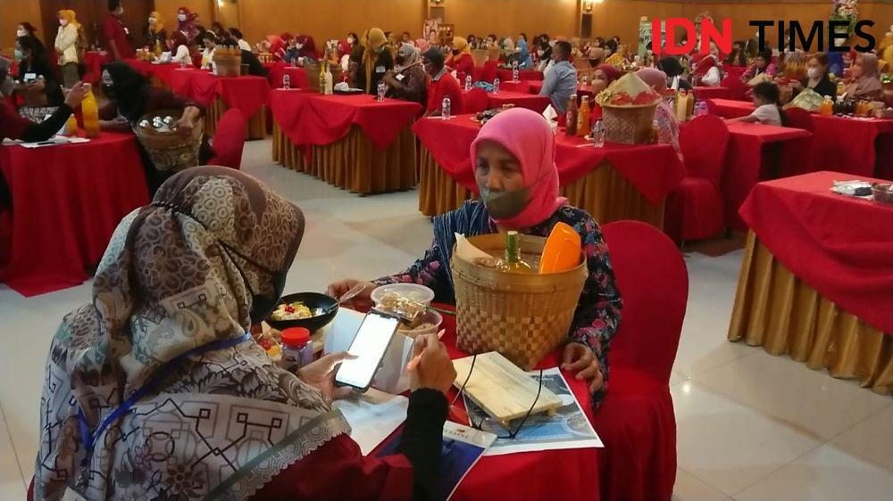 Peserta lomba jamu gendong diuji wawasannya oleh tim juri, IDN Times/ Bramanta Pamungkas